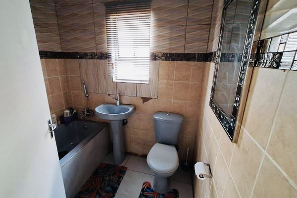 2 Bedroom Property for Sale in The Orchards Gauteng