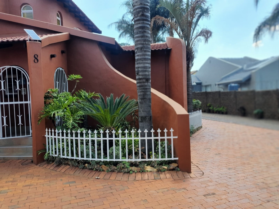 3 Bedroom Property for Sale in Wilro Park Gauteng