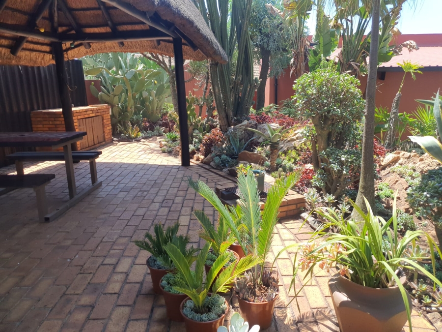 3 Bedroom Property for Sale in Wilro Park Gauteng