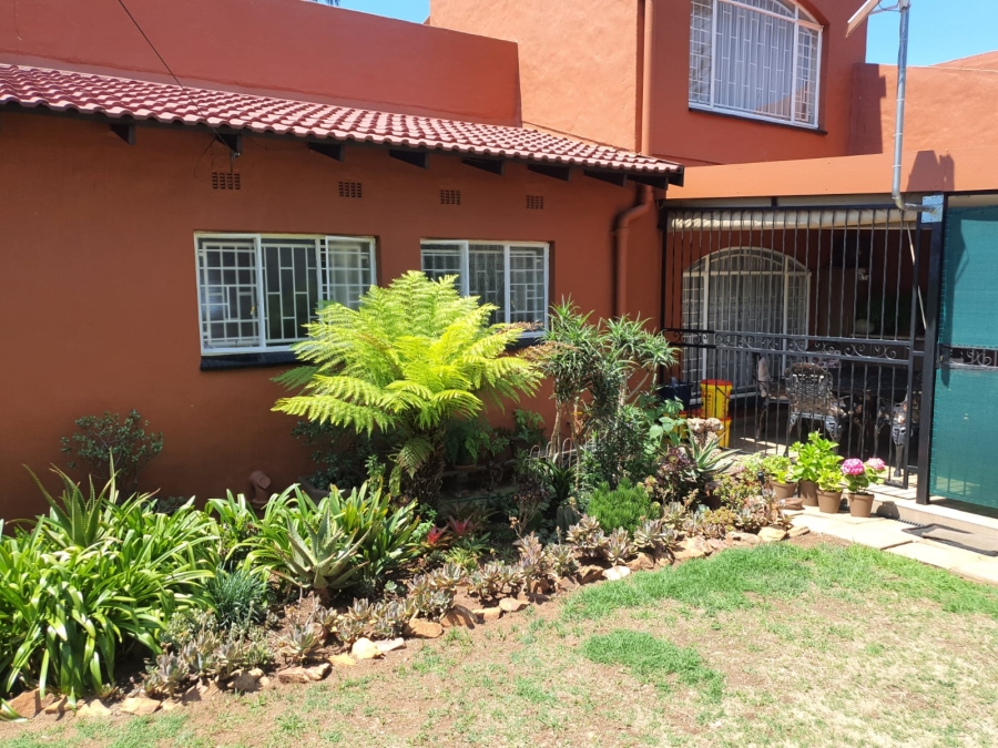 3 Bedroom Property for Sale in Wilro Park Gauteng