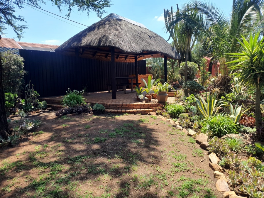 3 Bedroom Property for Sale in Wilro Park Gauteng