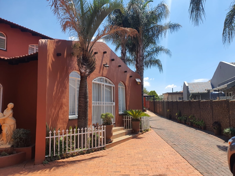 3 Bedroom Property for Sale in Wilro Park Gauteng