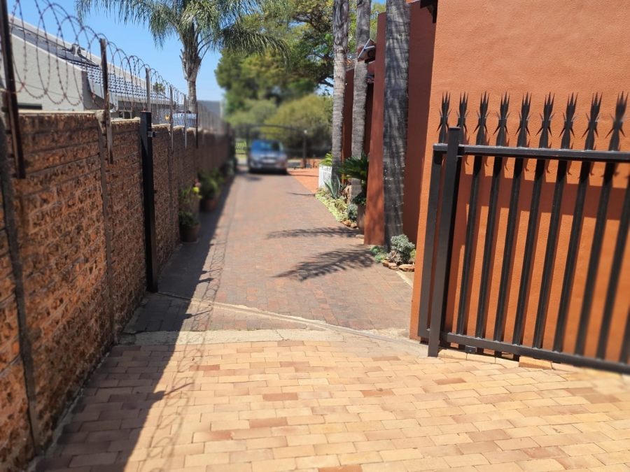 3 Bedroom Property for Sale in Wilro Park Gauteng