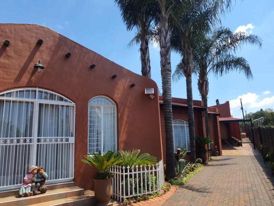 3 Bedroom Property for Sale in Wilro Park Gauteng