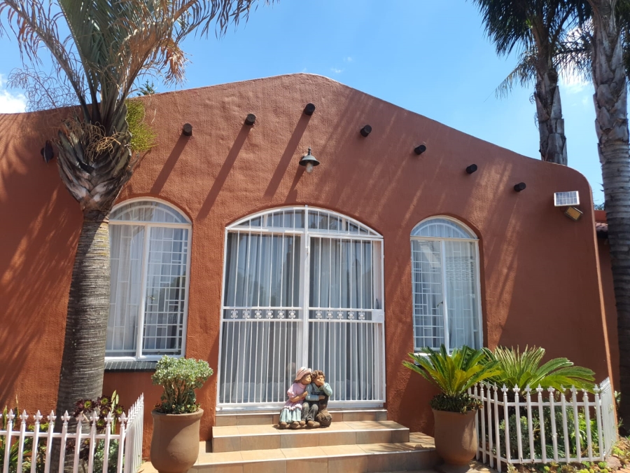 3 Bedroom Property for Sale in Wilro Park Gauteng