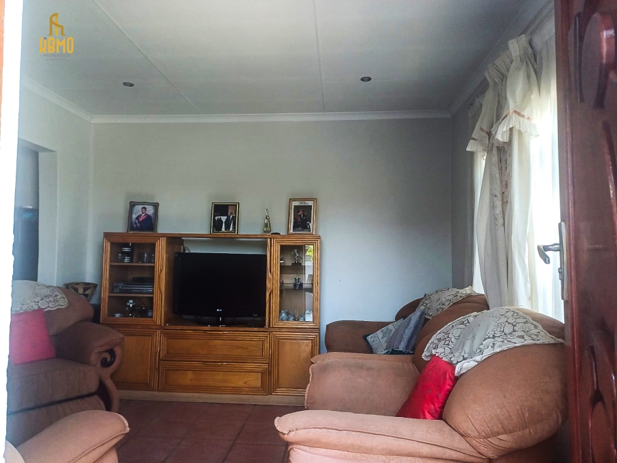 6 Bedroom Property for Sale in Ethafeni Gauteng