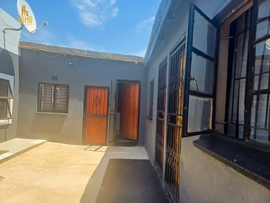 6 Bedroom Property for Sale in Ethafeni Gauteng