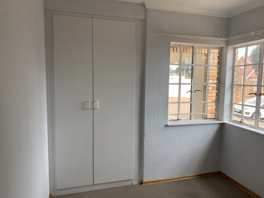 To Let 2 Bedroom Property for Rent in Radiokop Gauteng