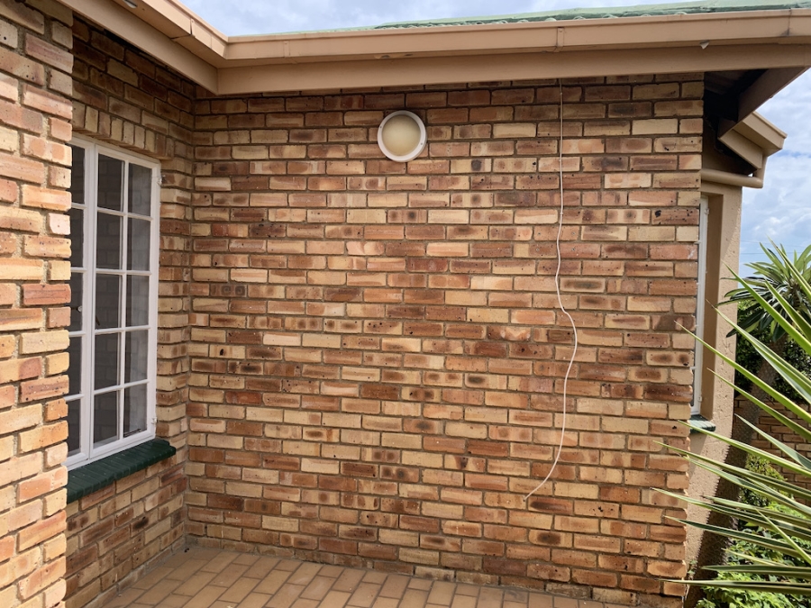 To Let 2 Bedroom Property for Rent in Radiokop Gauteng