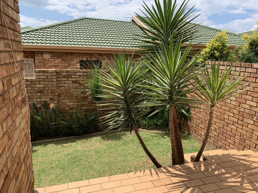 To Let 2 Bedroom Property for Rent in Radiokop Gauteng