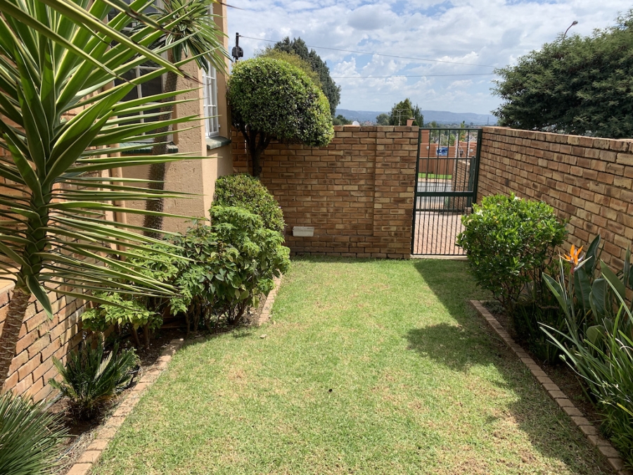 To Let 2 Bedroom Property for Rent in Radiokop Gauteng