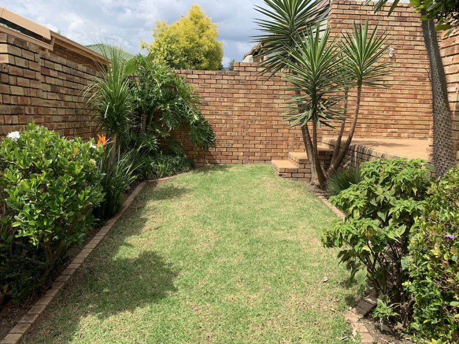 To Let 2 Bedroom Property for Rent in Radiokop Gauteng