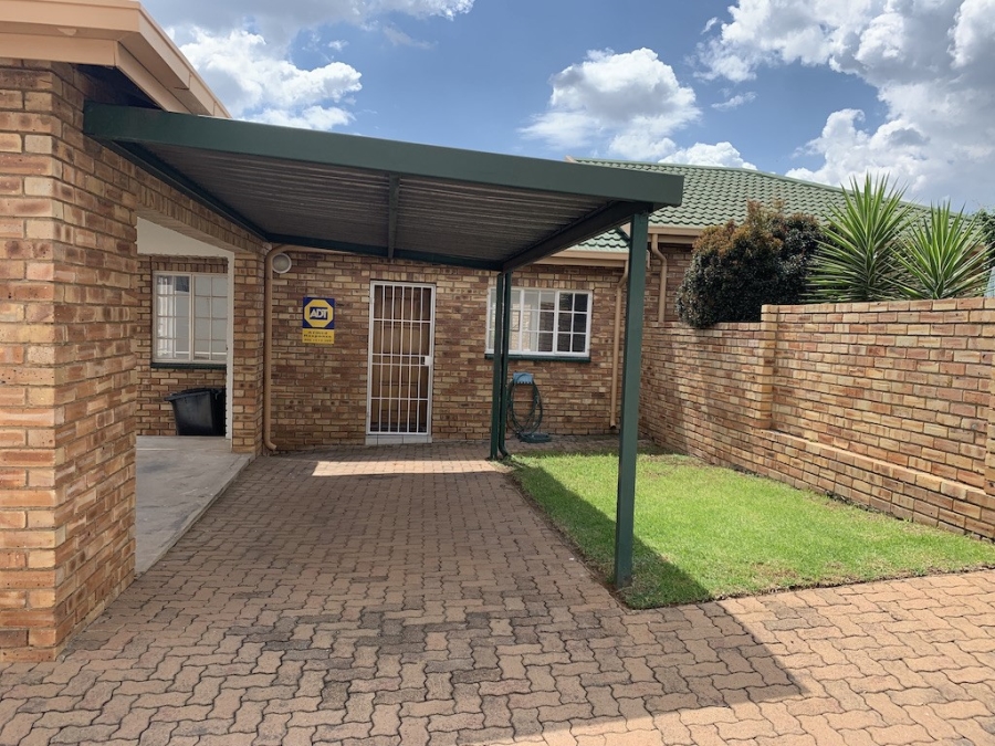 To Let 2 Bedroom Property for Rent in Radiokop Gauteng