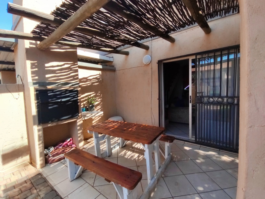 2 Bedroom Property for Sale in Annlin Gauteng