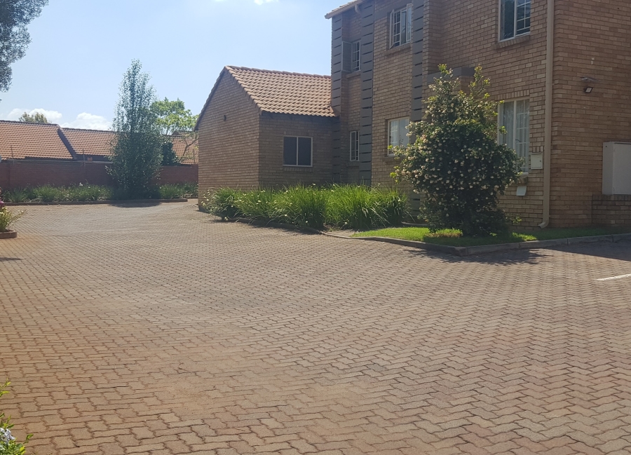 To Let 2 Bedroom Property for Rent in Eco Park Gauteng