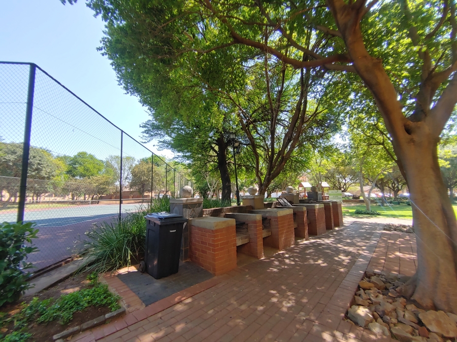 To Let 2 Bedroom Property for Rent in Eco Park Gauteng