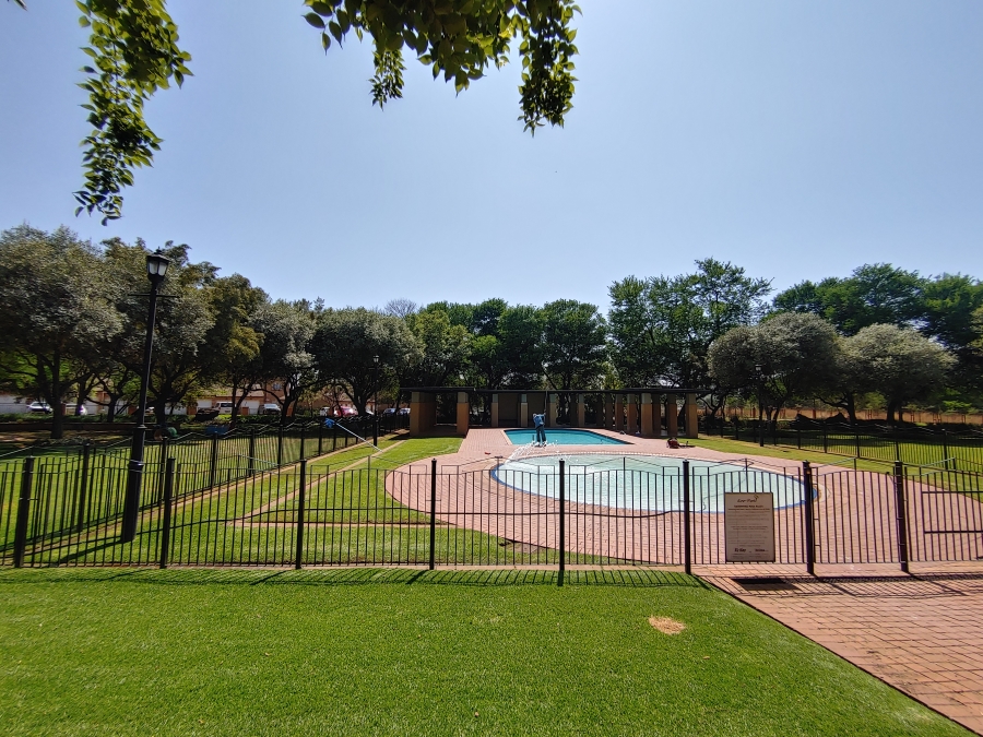 To Let 2 Bedroom Property for Rent in Eco Park Gauteng