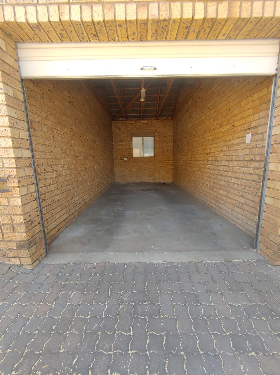 To Let 2 Bedroom Property for Rent in Eco Park Gauteng