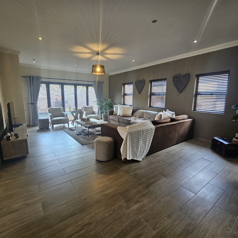 4 Bedroom Property for Sale in Greenstone Hill Gauteng