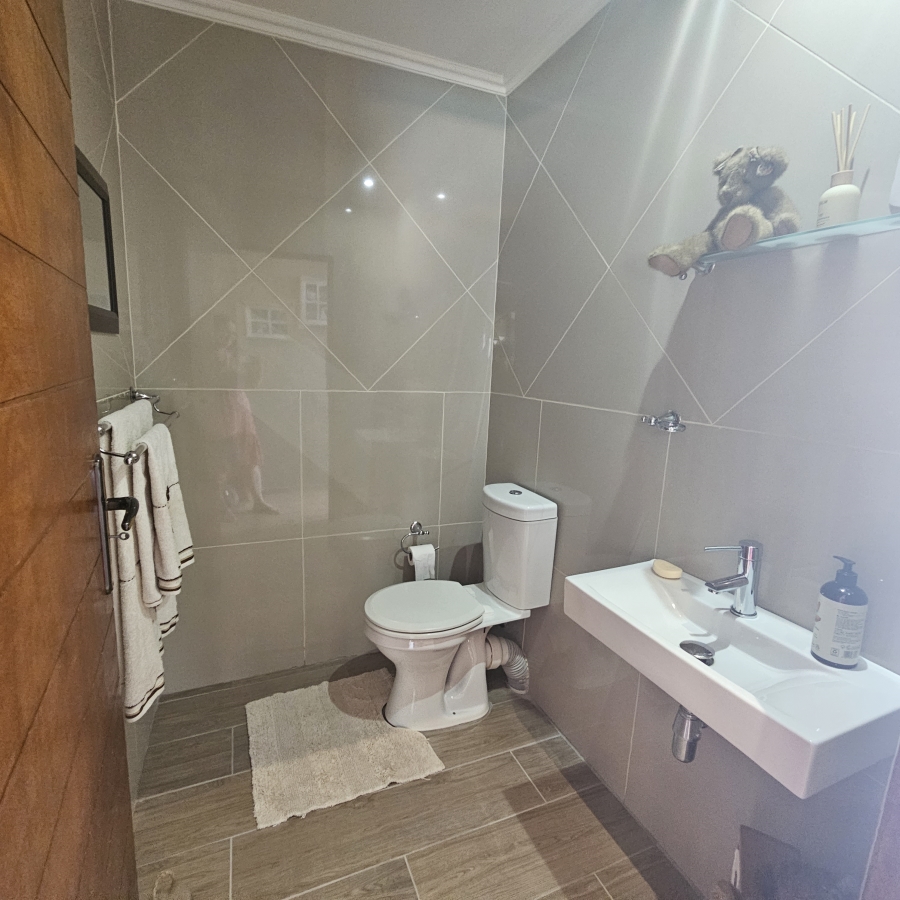 4 Bedroom Property for Sale in Greenstone Hill Gauteng