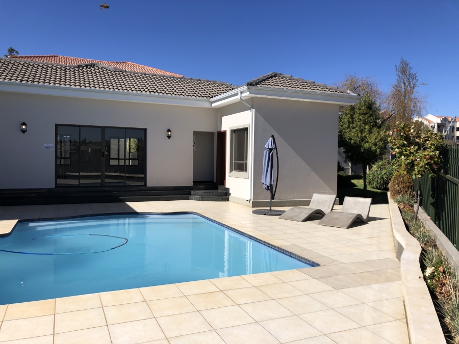 To Let 2 Bedroom Property for Rent in Noordwyk Gauteng