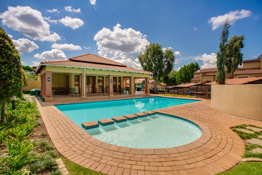 To Let 2 Bedroom Property for Rent in Waterfall Gauteng