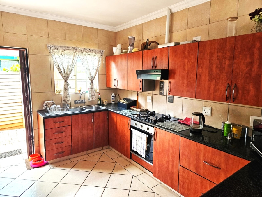 3 Bedroom Property for Sale in Annlin Gauteng