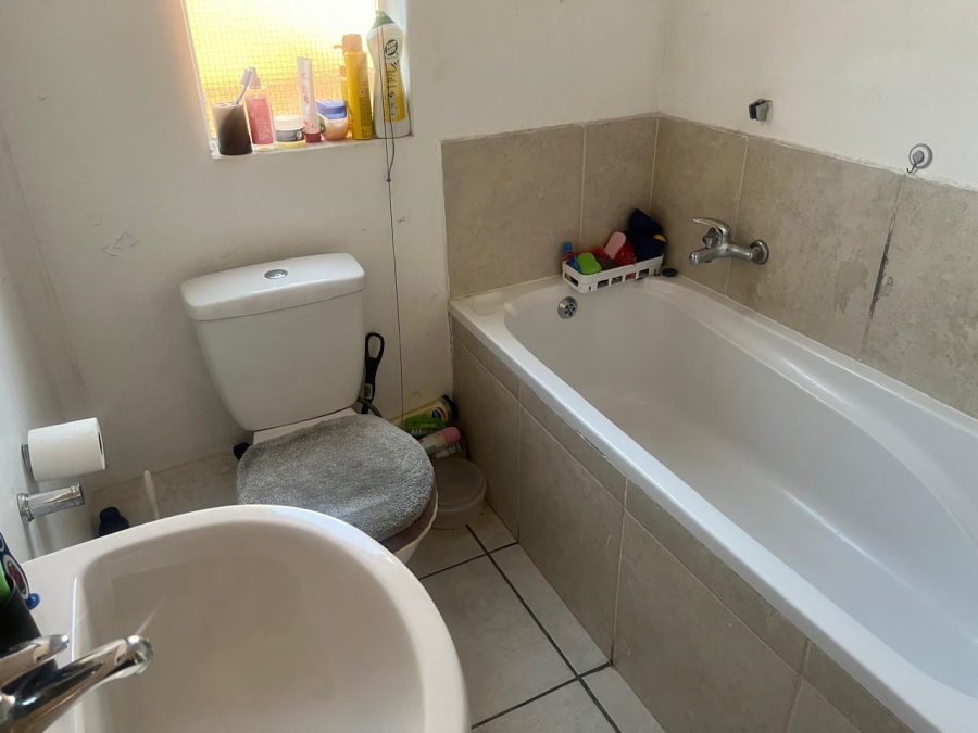 2 Bedroom Property for Sale in Buccleuch Gauteng