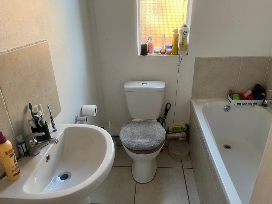 2 Bedroom Property for Sale in Buccleuch Gauteng