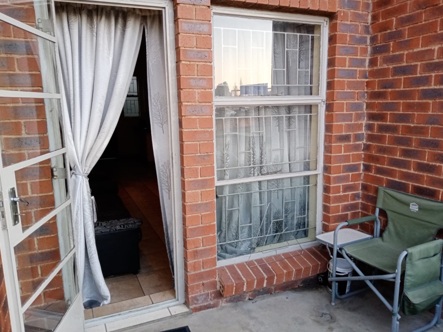 2 Bedroom Property for Sale in Buccleuch Gauteng