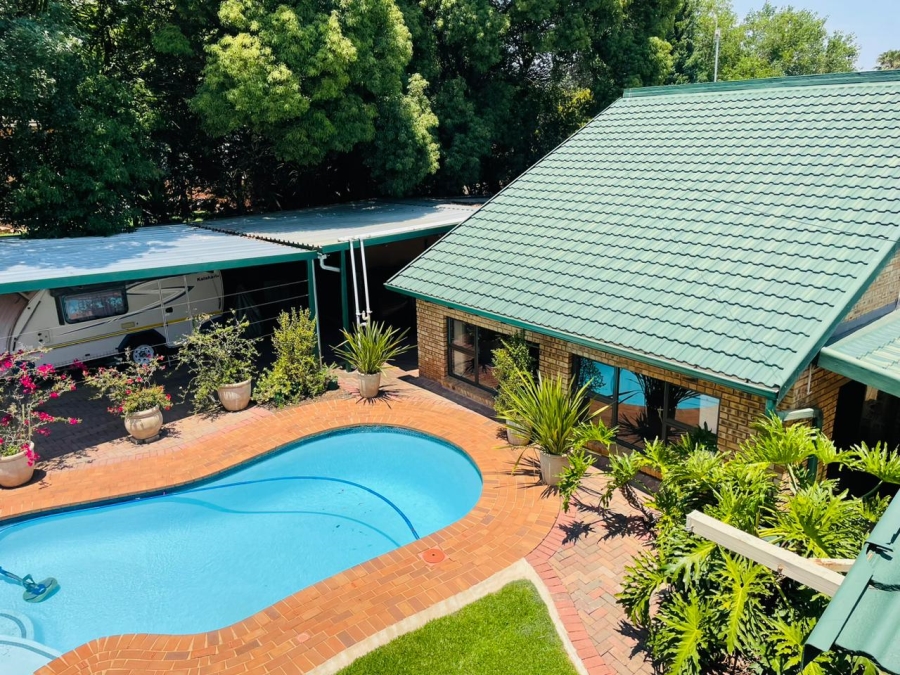 4 Bedroom Property for Sale in Rant En Dal Gauteng