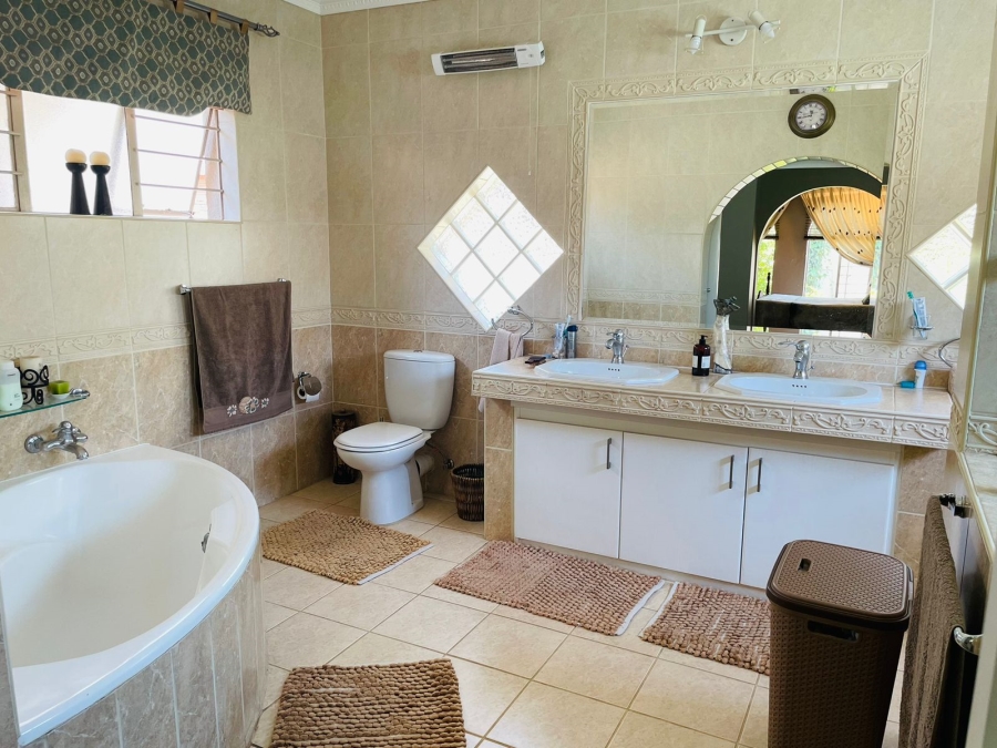 4 Bedroom Property for Sale in Rant En Dal Gauteng