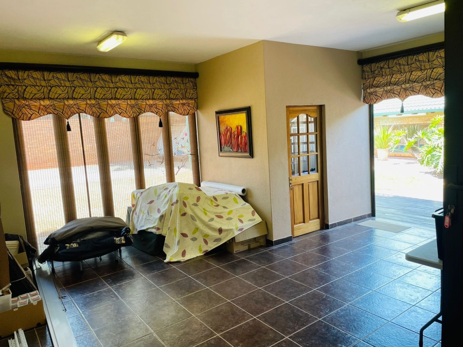 4 Bedroom Property for Sale in Rant En Dal Gauteng