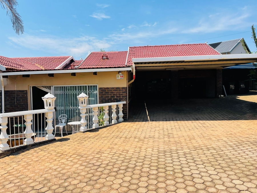 5 Bedroom Property for Sale in Rant En Dal Gauteng