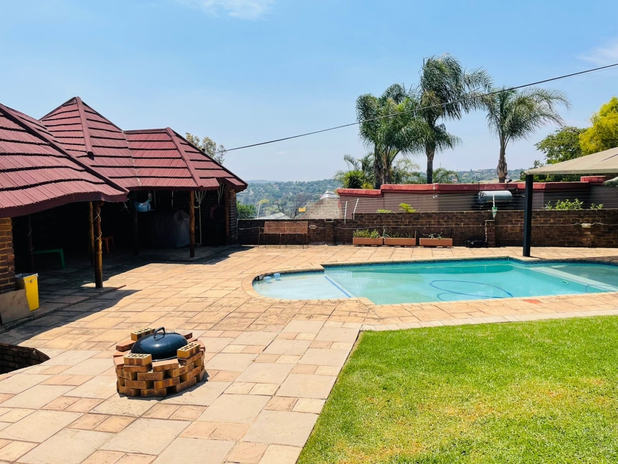 5 Bedroom Property for Sale in Rant En Dal Gauteng