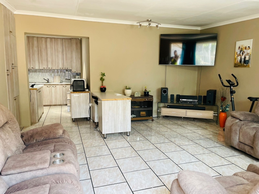 5 Bedroom Property for Sale in Rant En Dal Gauteng