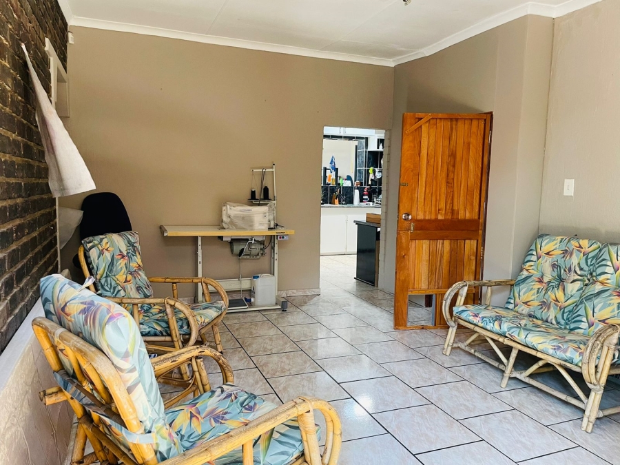 5 Bedroom Property for Sale in Rant En Dal Gauteng