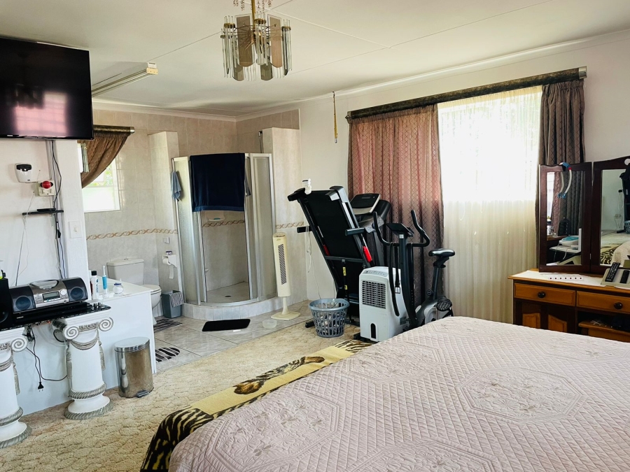 5 Bedroom Property for Sale in Rant En Dal Gauteng