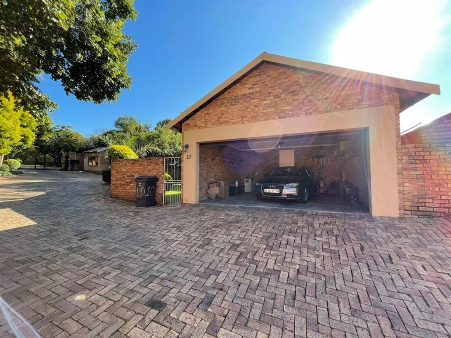 To Let 3 Bedroom Property for Rent in Fourways Gauteng