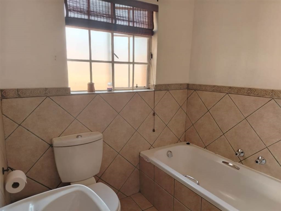 To Let 3 Bedroom Property for Rent in Fourways Gauteng