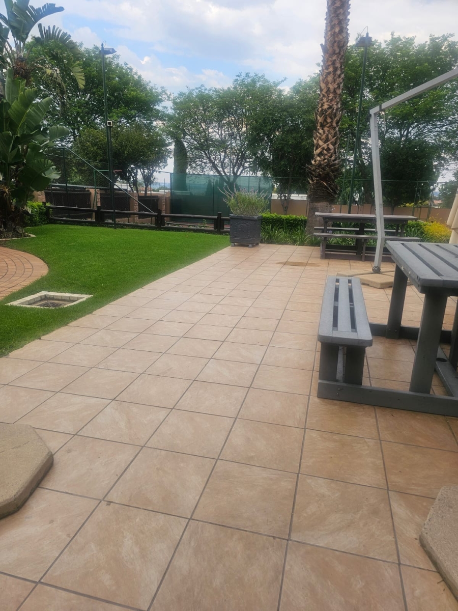 To Let 1 Bedroom Property for Rent in Lonehill Gauteng