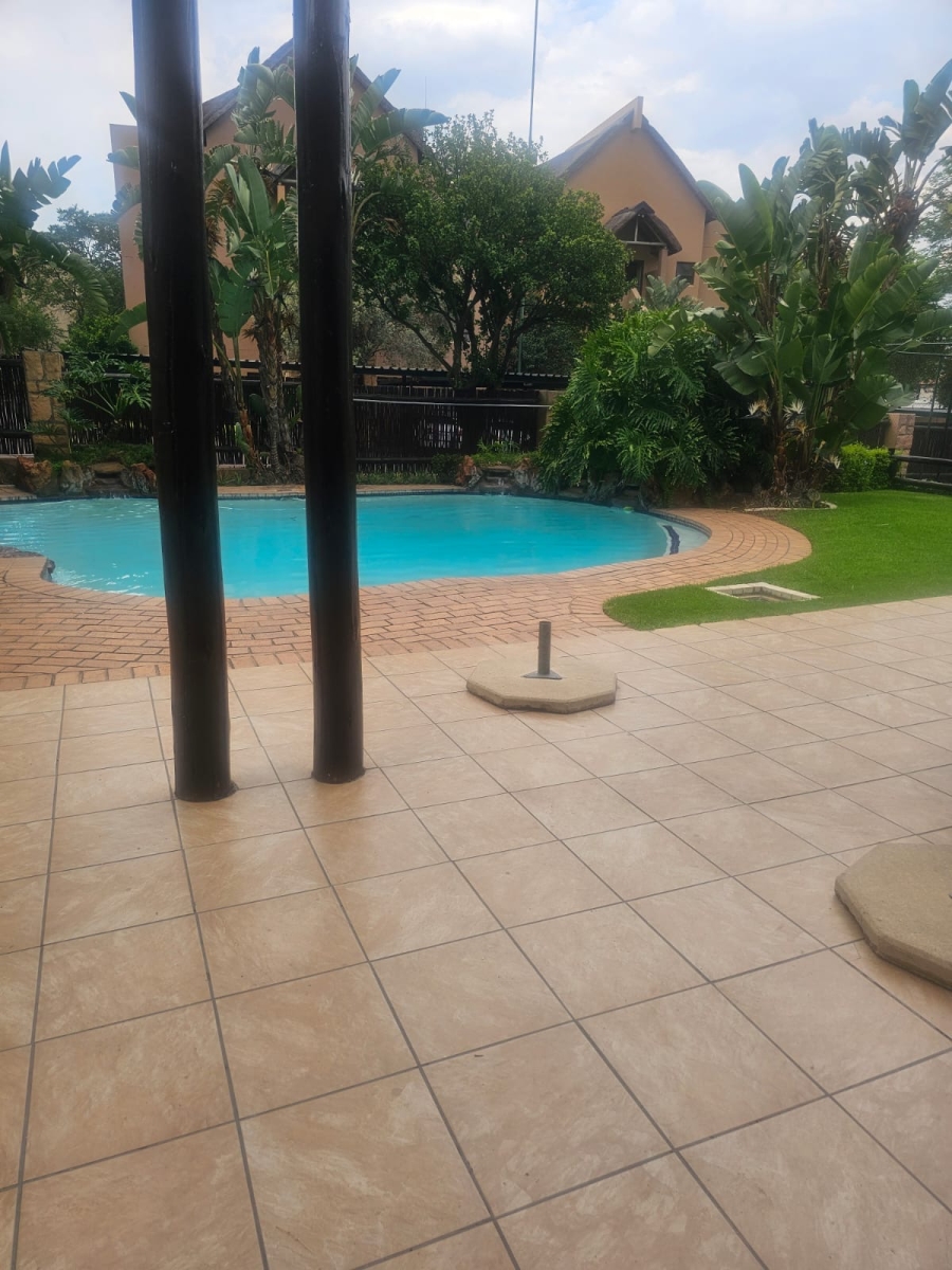 To Let 1 Bedroom Property for Rent in Lonehill Gauteng