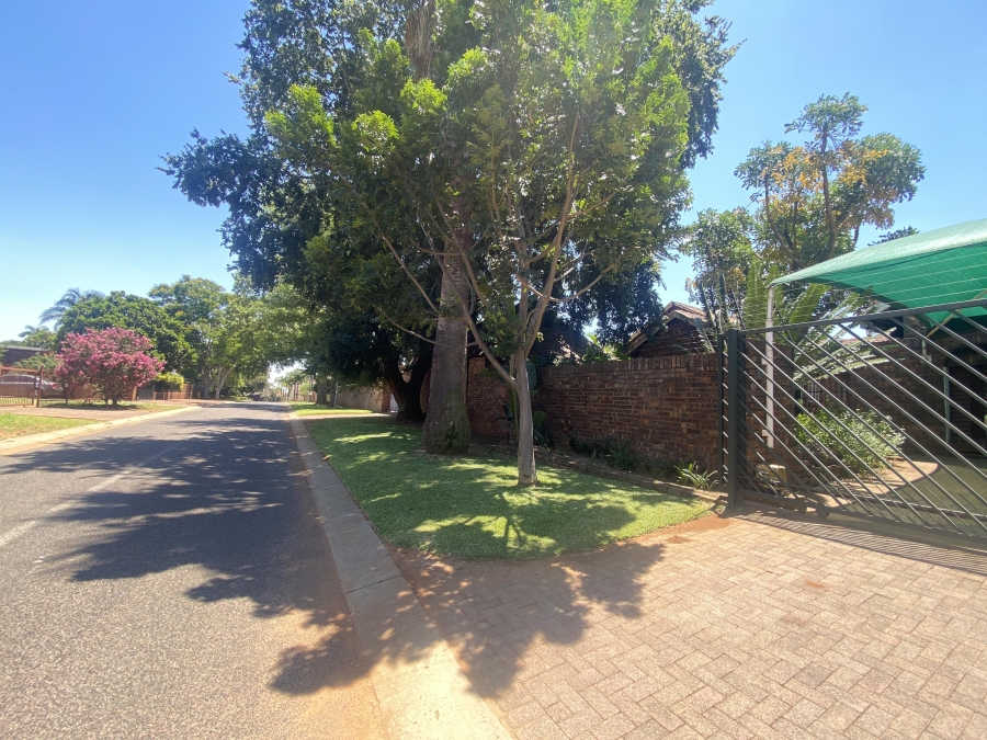 4 Bedroom Property for Sale in Theresa Park Gauteng