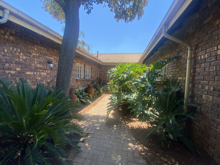 4 Bedroom Property for Sale in Theresa Park Gauteng