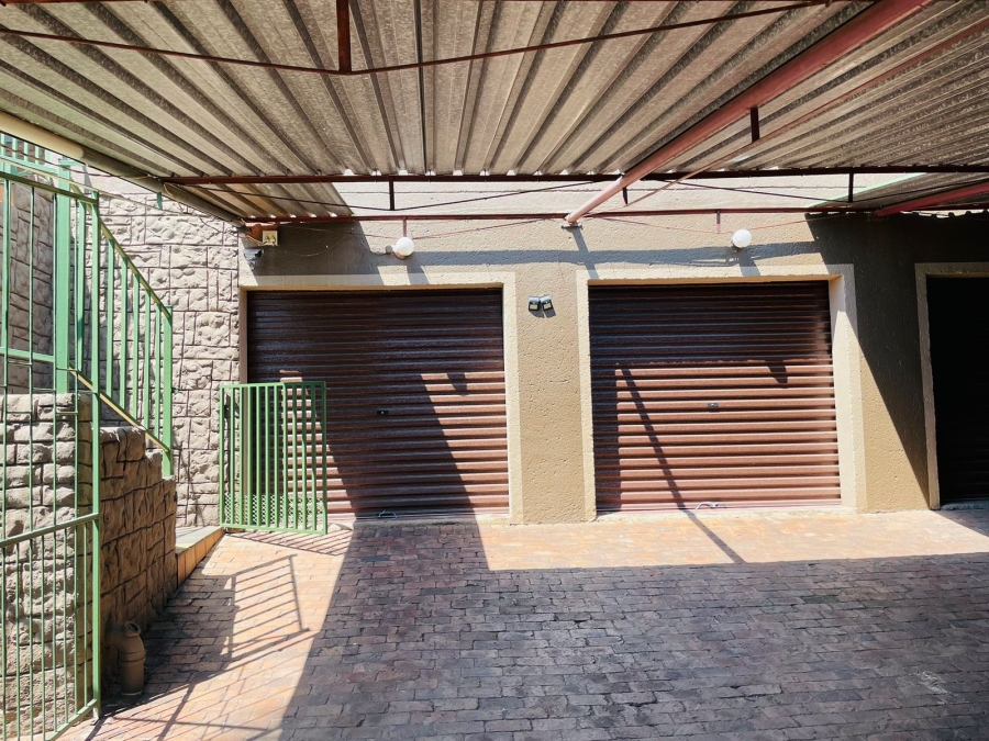 4 Bedroom Property for Sale in Roodekrans Gauteng