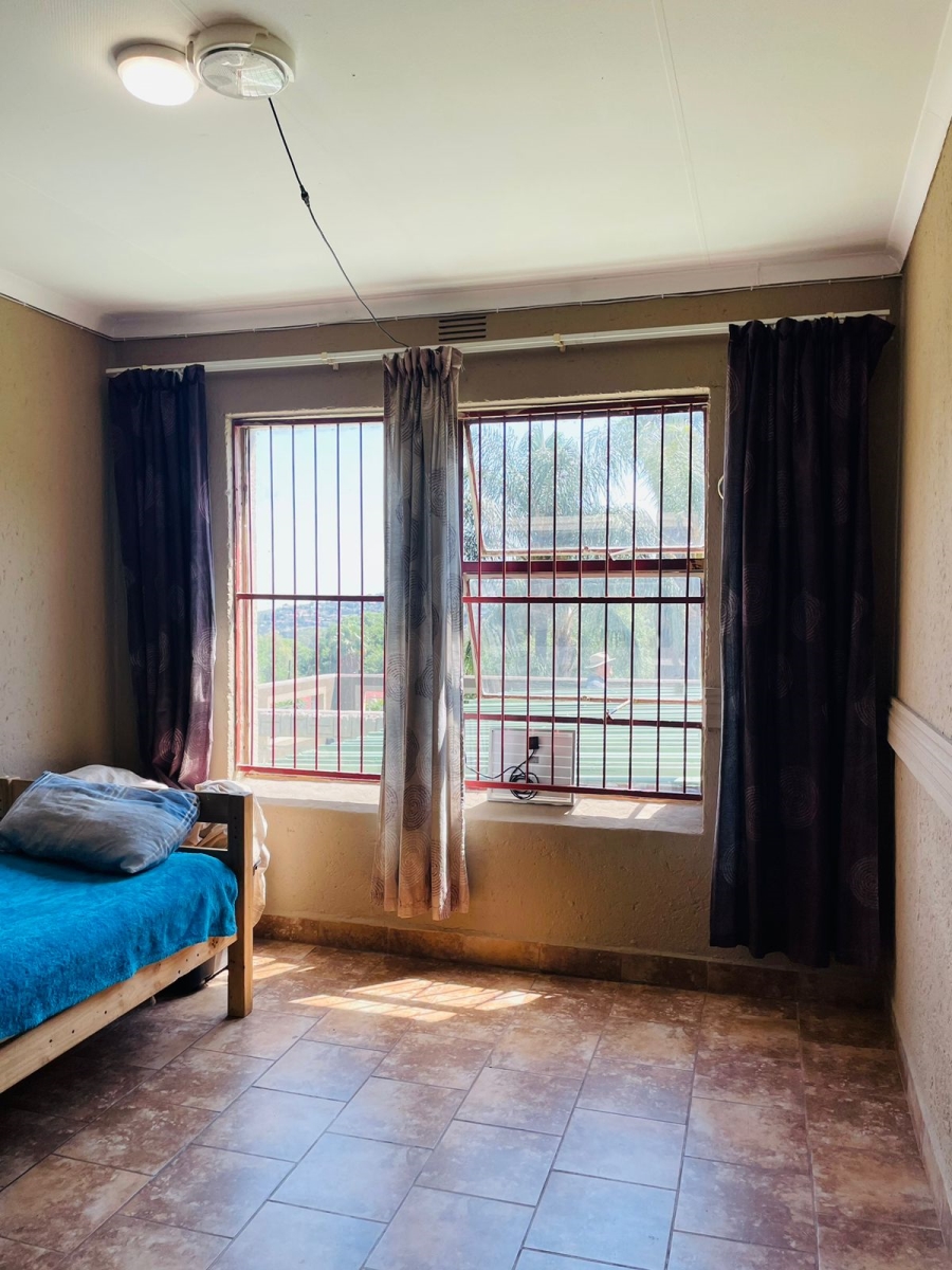 4 Bedroom Property for Sale in Roodekrans Gauteng