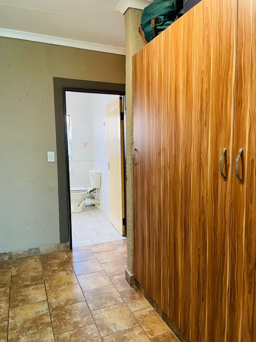 4 Bedroom Property for Sale in Roodekrans Gauteng