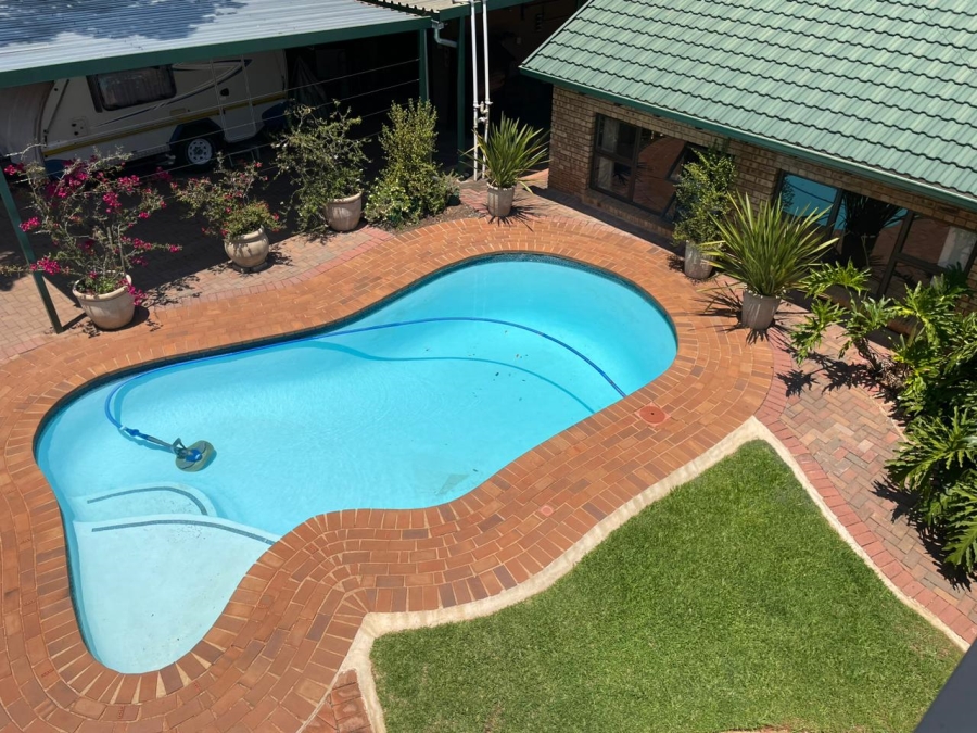 4 Bedroom Property for Sale in Rant En Dal Gauteng