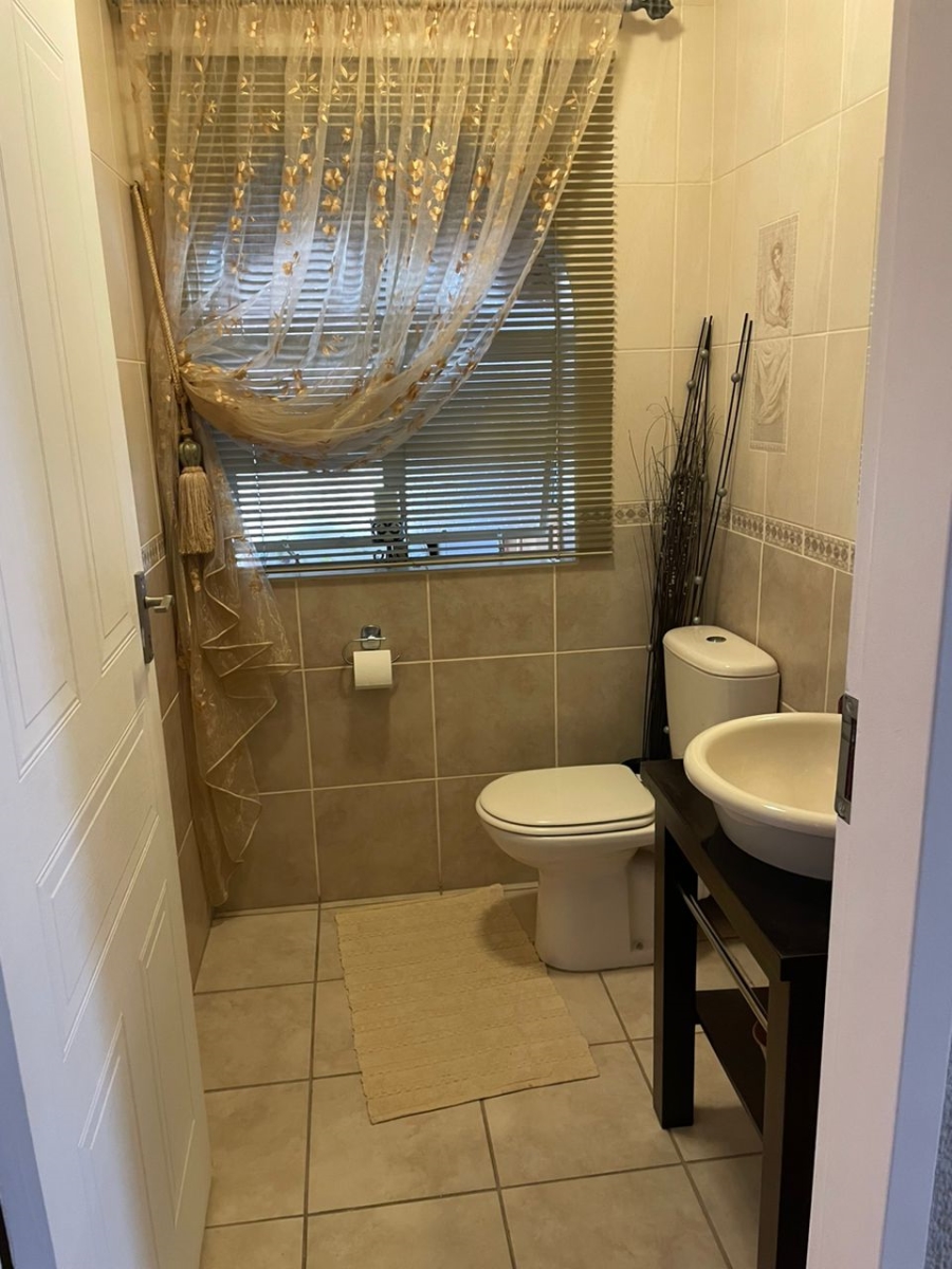 4 Bedroom Property for Sale in Rant En Dal Gauteng