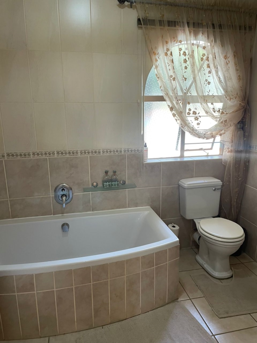 4 Bedroom Property for Sale in Rant En Dal Gauteng